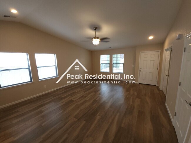 4537 Fox Valley Cir