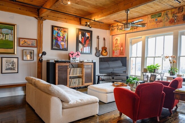 Photo - 711 William St Unit 404