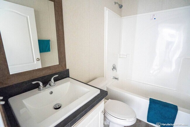 Photo - 808 Stanley St