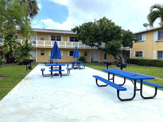 Building Photo - 500 SE 2nd Ave Unit 22