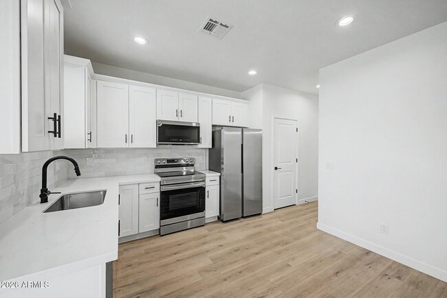 Photo - 141 W Latona Rd