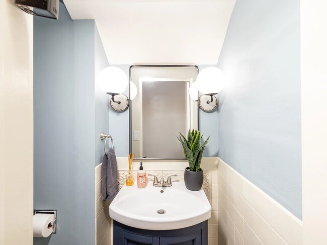 Photo - 423 W 17th Ave