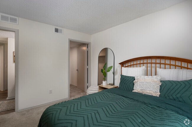 2BR, 2BA - 1,000SF - Second Bedroom
