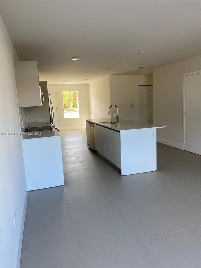 Photo - 2535 NE 193rd St