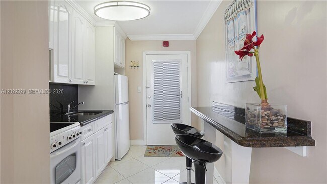 1750 James Ave Unit 9J