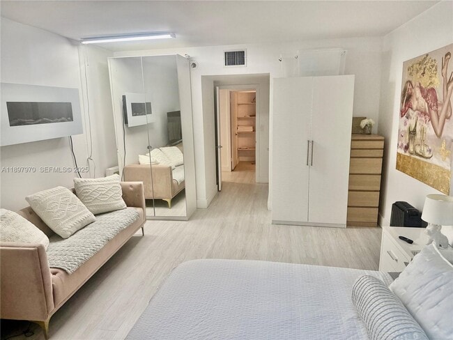 Photo - 2301 Collins Ave Unit 619