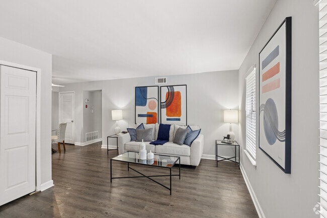 2BR, 2BA - 897SF - Living Room