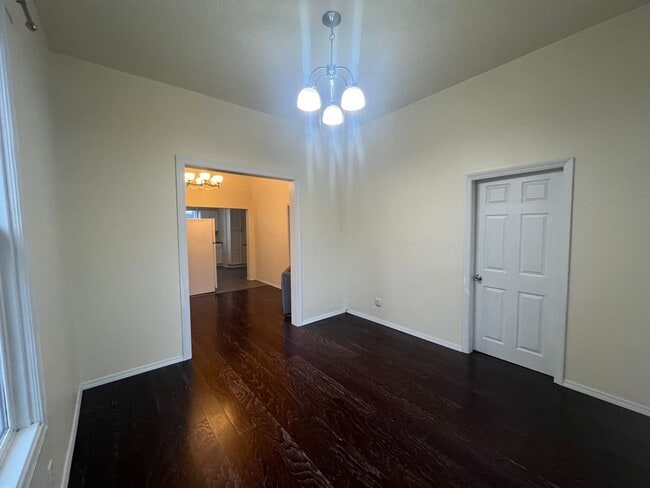 Photo - 4 bedroom 1 bath house - Lakeway neighborhood