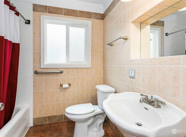 Photo - 710 Prospect Ave N