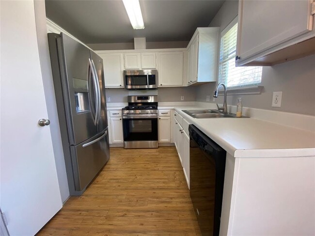 Photo - 1806 Dublin Dr
