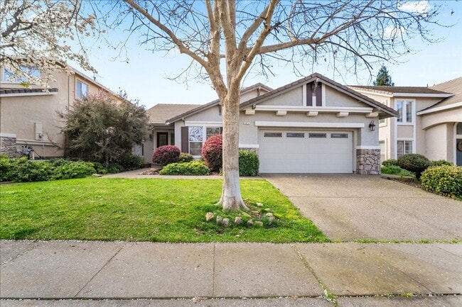 Photo - 1073 Huntly Dr