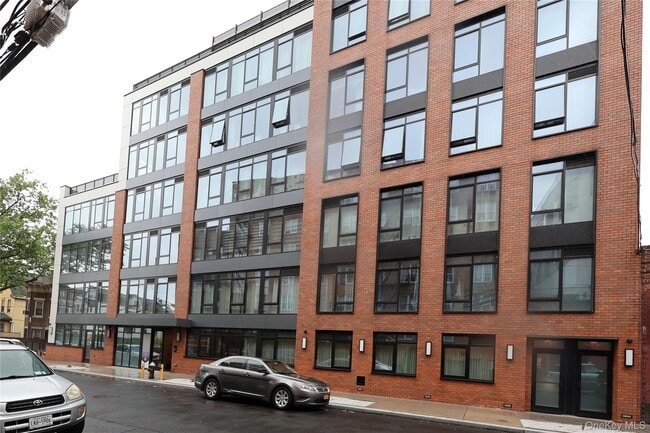Building Photo - 40-22 61st St Unit 2K