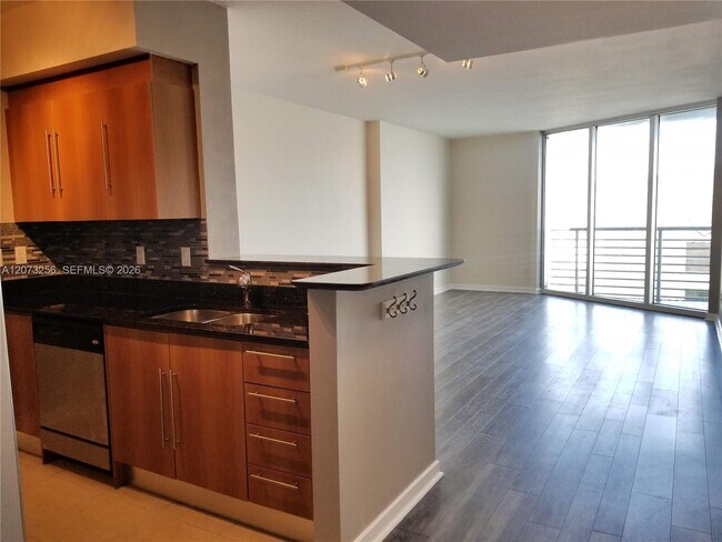 Building Photo - 335 S Biscayne Blvd Unit 3802