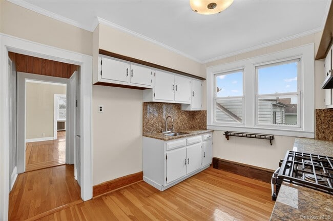 Photo - 47 Rossiter Ave