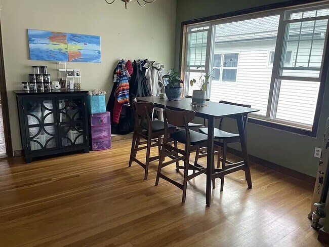 Dining Room - 133 Bowdoin St Unit Sunny Apartment Near Tufts with Parking