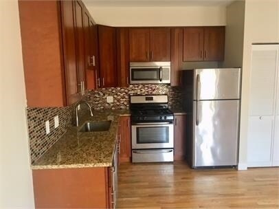 Photo - 2120 W Washington Blvd