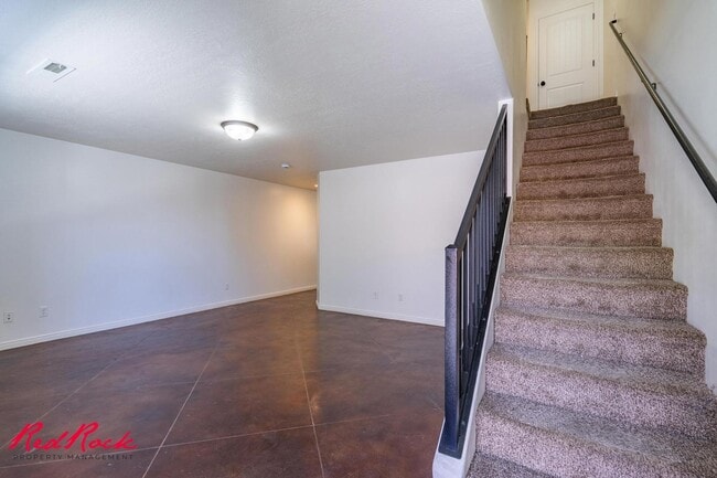 Photo - DOG-FRIENDLY 3 Bedroom Townhome with INTERNET INCLUDED!