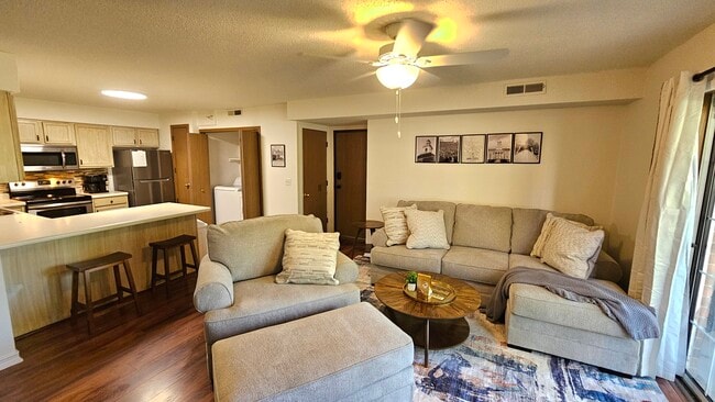 Photo - 501 Kimberlite St Apartment