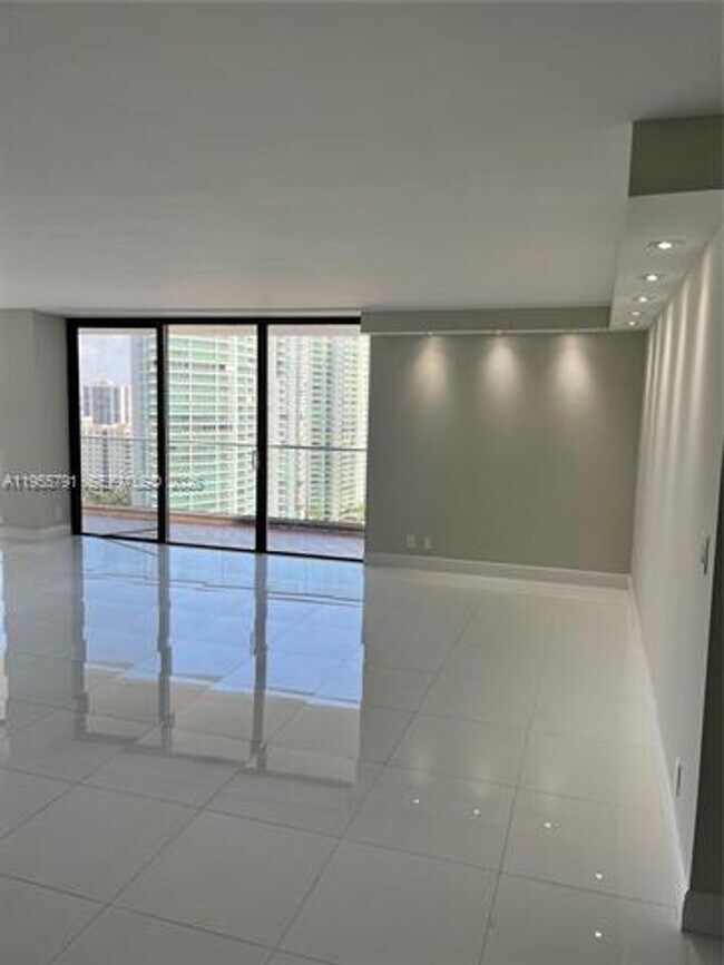 Photo - 19707 Turnberry Way Unidad 19707 Turnberry Way  24A