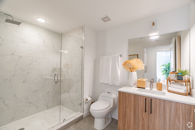 1BR, 1BA.- 570SF