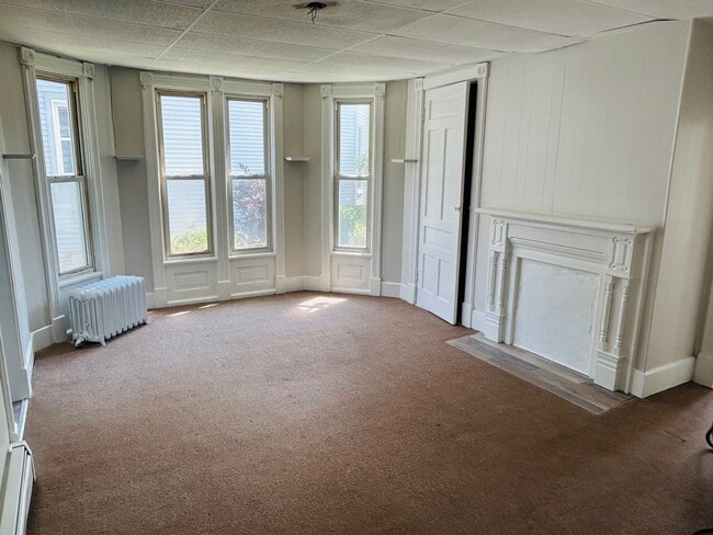 Living Room freshly painted - 213 S Central Ave Unidad 1st floor