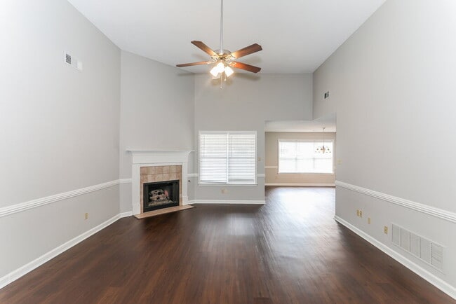 Photo - 7143 Emily Ln