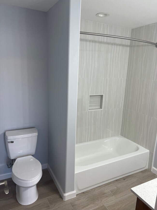 Photo - 413 E 18th St