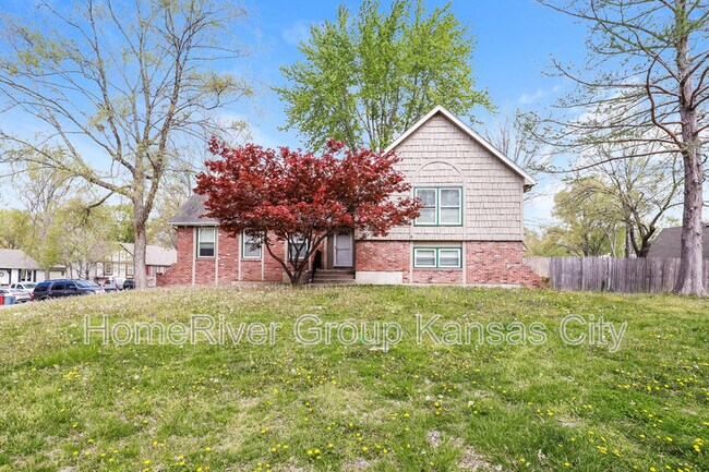 Photo - 1707 NW Willowbrook Dr House
