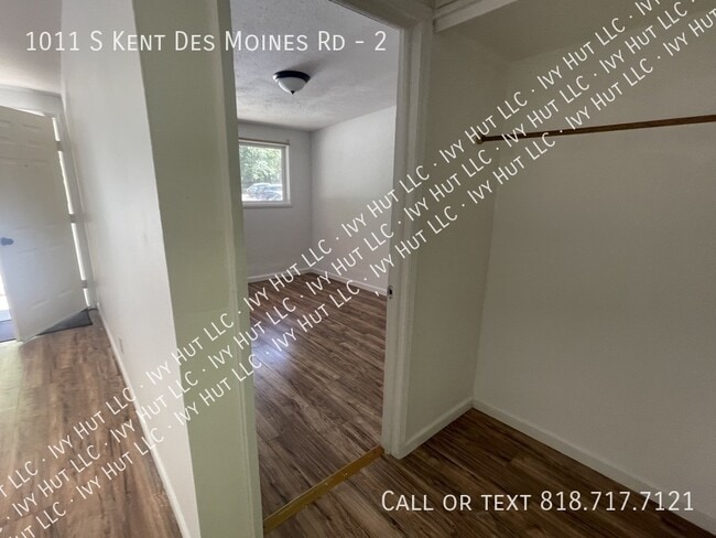 Building Photo - 1011 Kent Des Moines Rd Unit 2