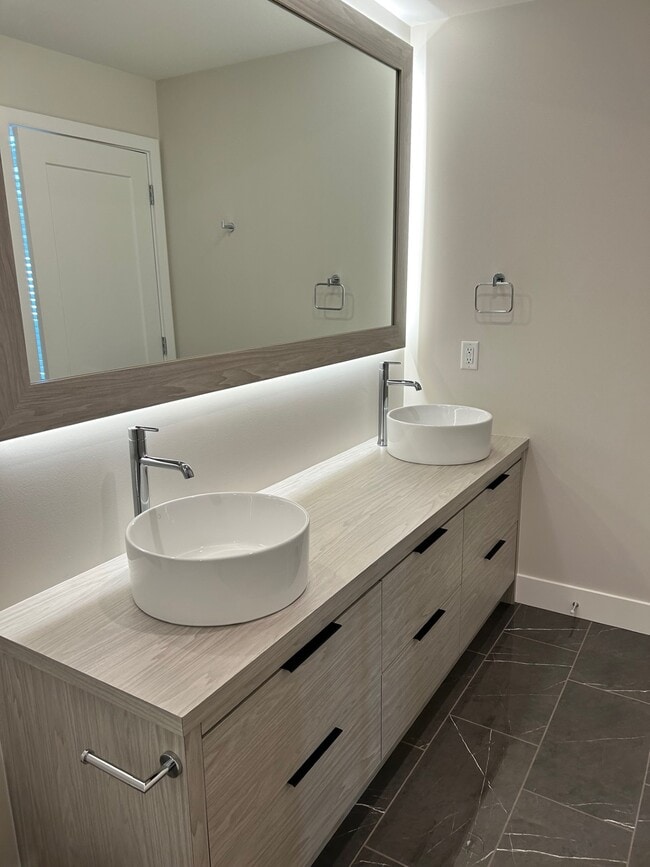 Photo - 45500-45500 Campus Dr