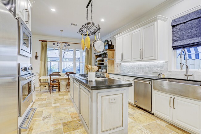 Photo - 2629 University Blvd