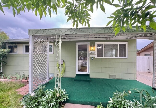 Immaculate, Updated, & Bright Home in West... - Immaculate, Updated, & Bright Home in West...