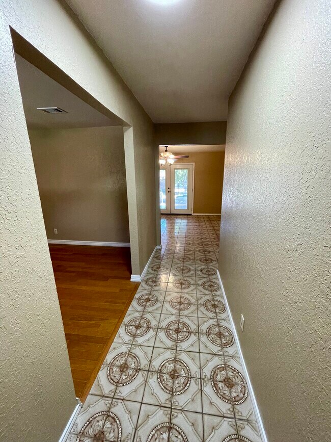 Photo - 1213 Royal Crown Dr