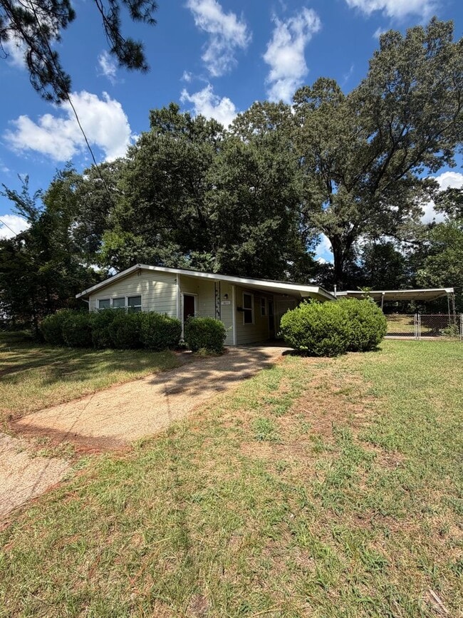Photo - 3871 Sherwood Dr