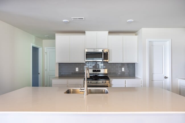 Photo - 424 Assata Ln