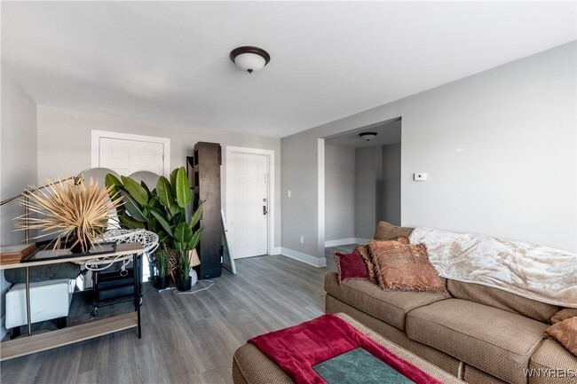 Photo - 1225 Hertel Ave