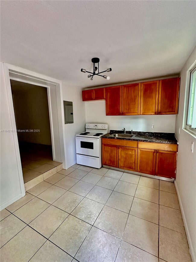 Photo - 437 NE 30th St Apartment Unit 8