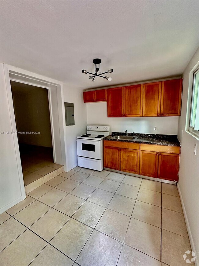 Building Photo - 437 NE 30th St Unit 8 Rental
