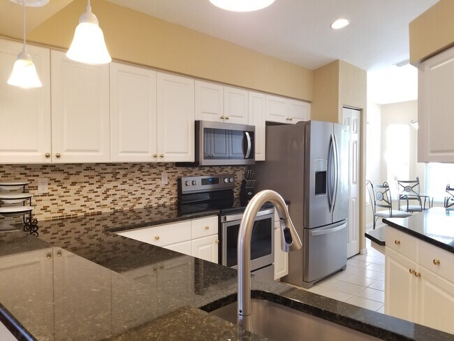 Large, bright kitchen - 4932 Linsey Ct