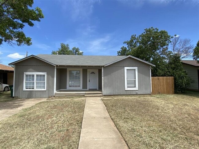 Building Photo - Completely Remodeled 3 Bedroom 1 Bath Home Close To Everything, COMING SOON!!