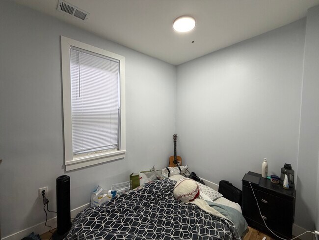 Photo - 1626 N Washtenaw Ave Unit 2R