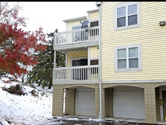 Photo - 2205 S Huron Pkwy Unidad 1