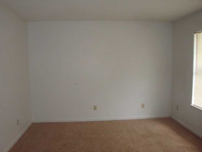 Photo - 1504 Coach St