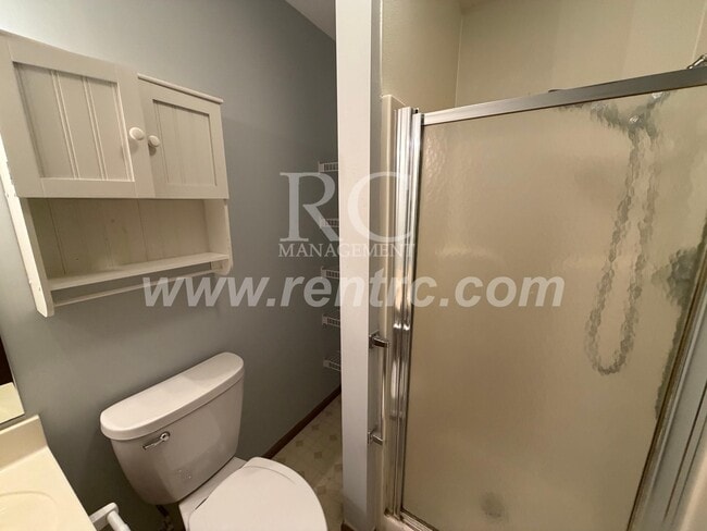 Photo - 712 Elm-W