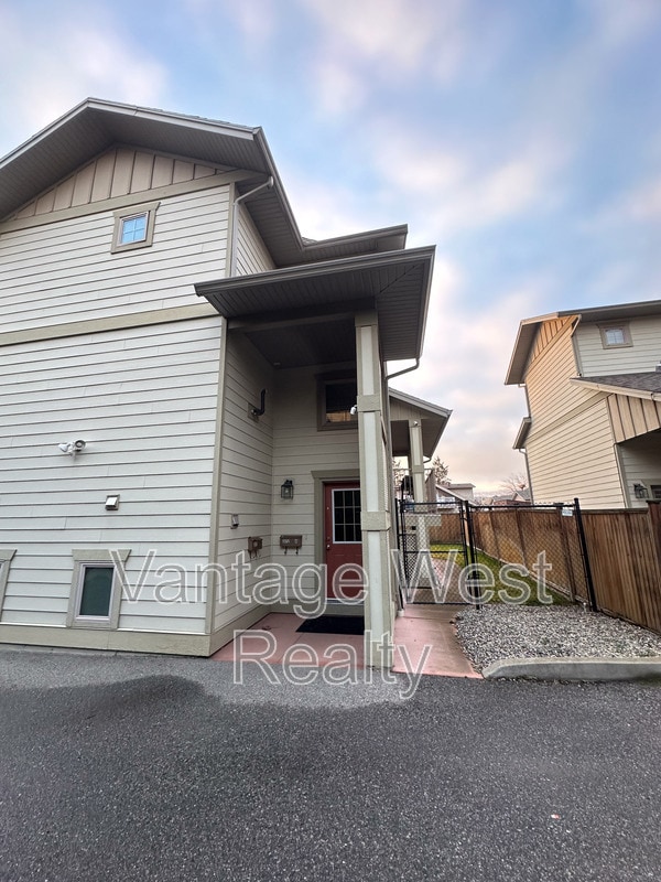 Photo - 2-372 Hartman Rd