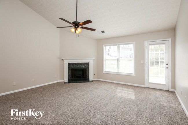 Photo - 445 Windsor Brook Ln SE