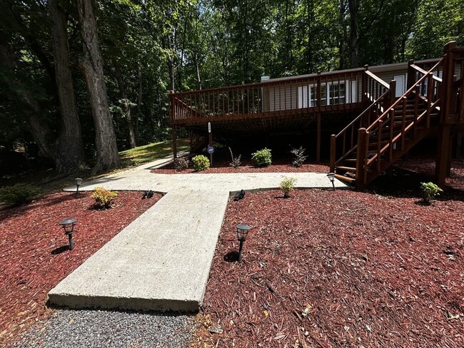 Photo - 253 White Ln