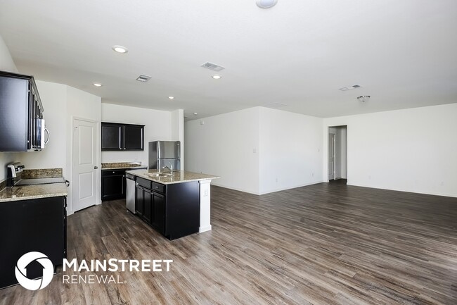 Photo - 505 Canoe Way