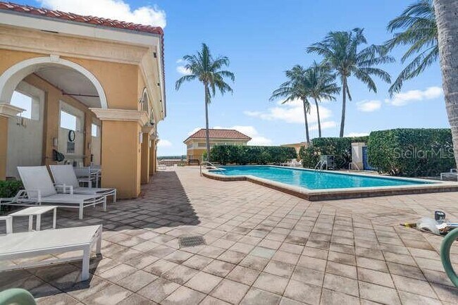 Photo - 403 S Sapodilla Ave Unit 104