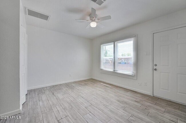 Photo - 907 N 22nd Pl